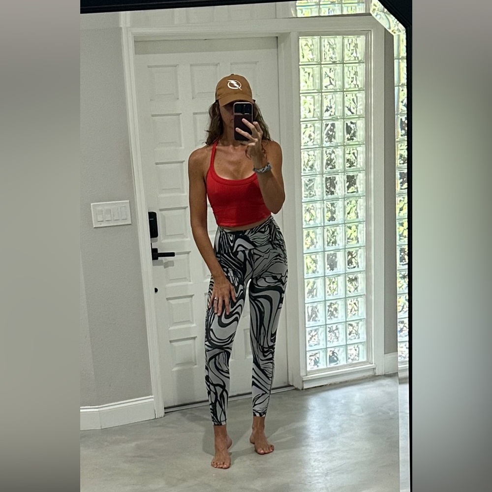 Grey and black swirled Lululemon leggings size 6.